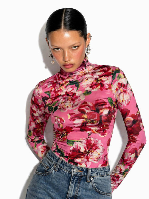 Beatle Peonía Rose | Bad Sisters - look con modelo