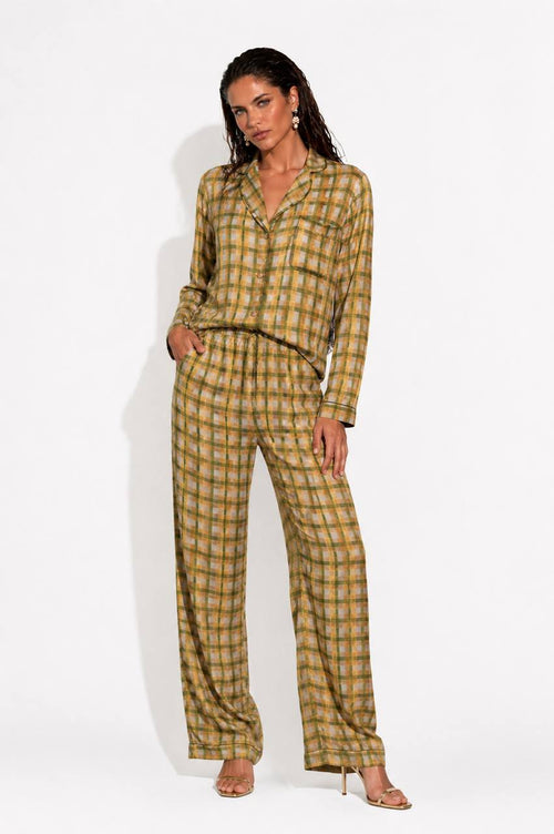 Conjunto Not pijama escocés oro verde | Bad Sisters portada
