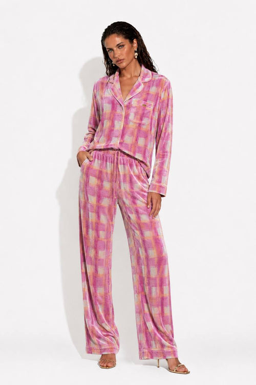 Conjunto escocés Rosa Velvet | Bad Sisters portada