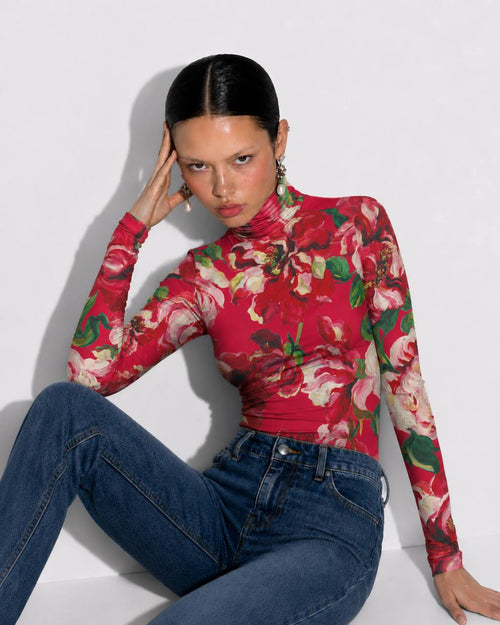 Beatle Rose Red | Bad Sisters - look con modelo