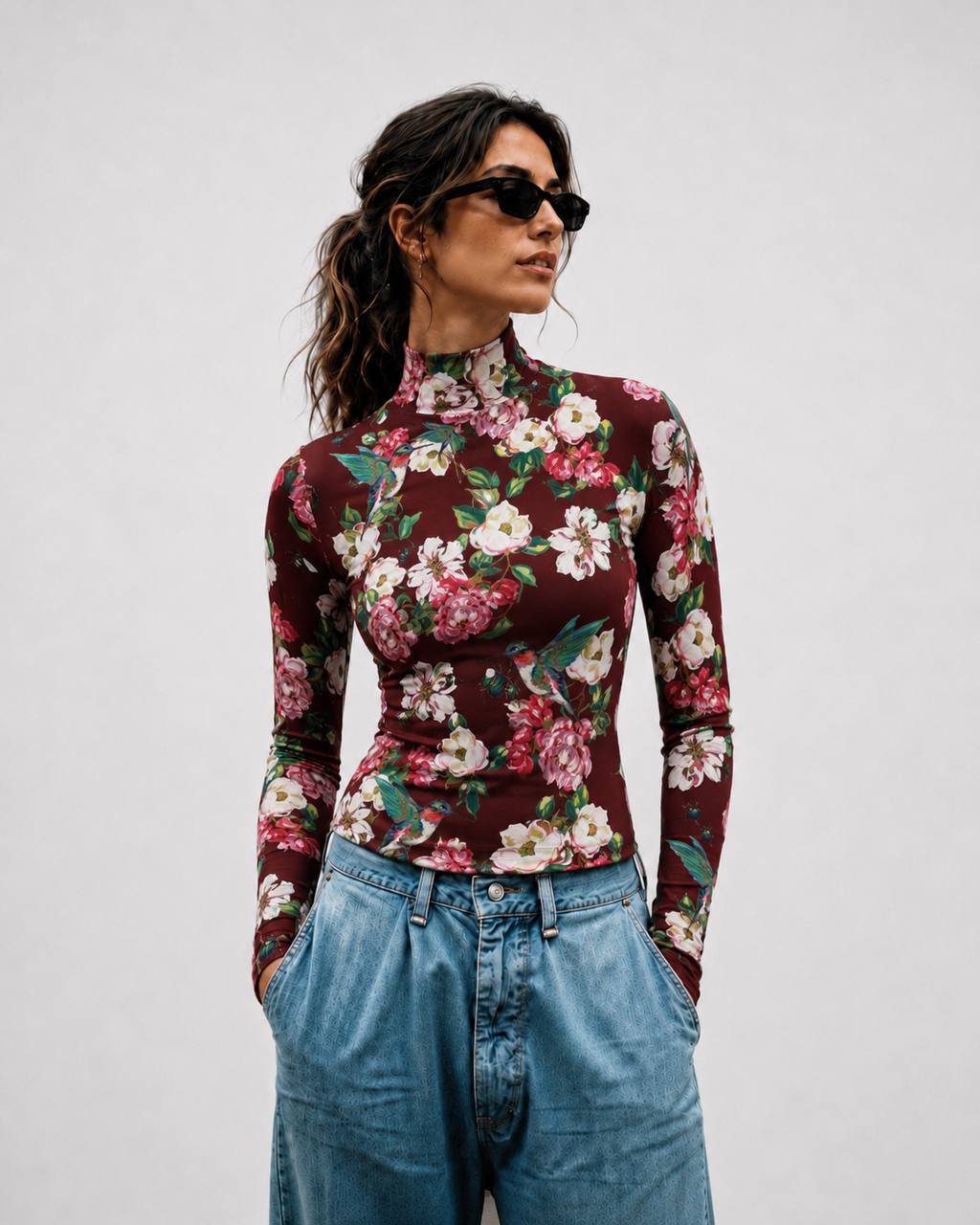 Beatle Colibrí Burdeo | Bad Sisters - look con modelo cerca