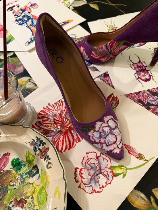 Stilettos morados pintados a mano BEO × Bad Sisters – edición limitada
