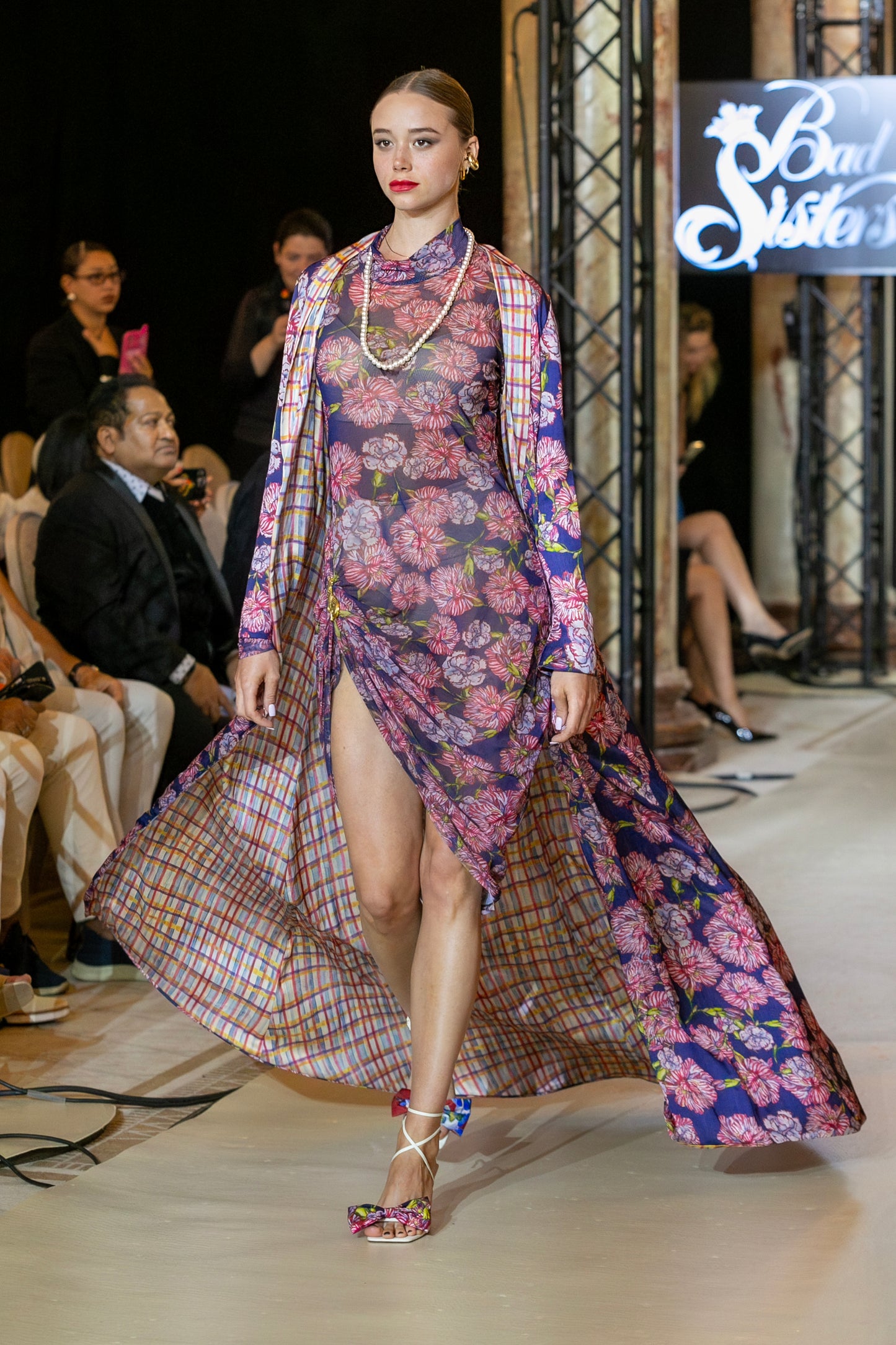 Vestido de malla Clavel manga larga con arte pintado a mano