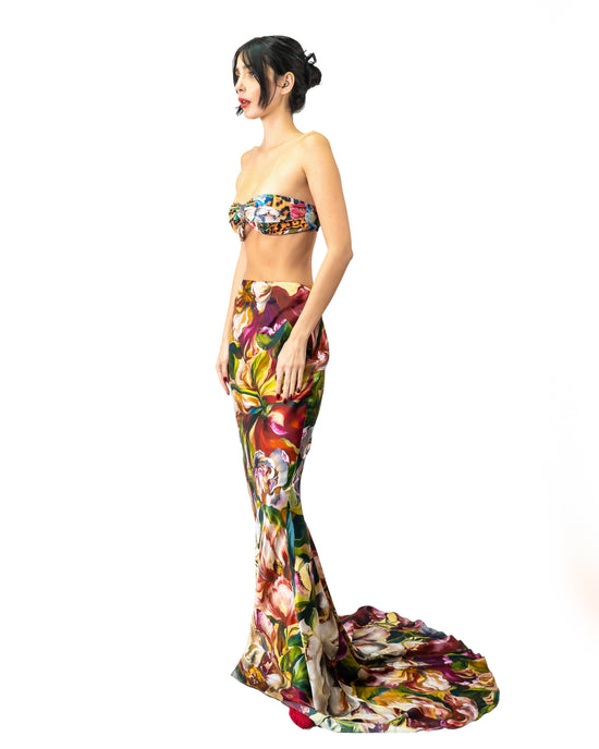 FALDA LARGA CON COLA