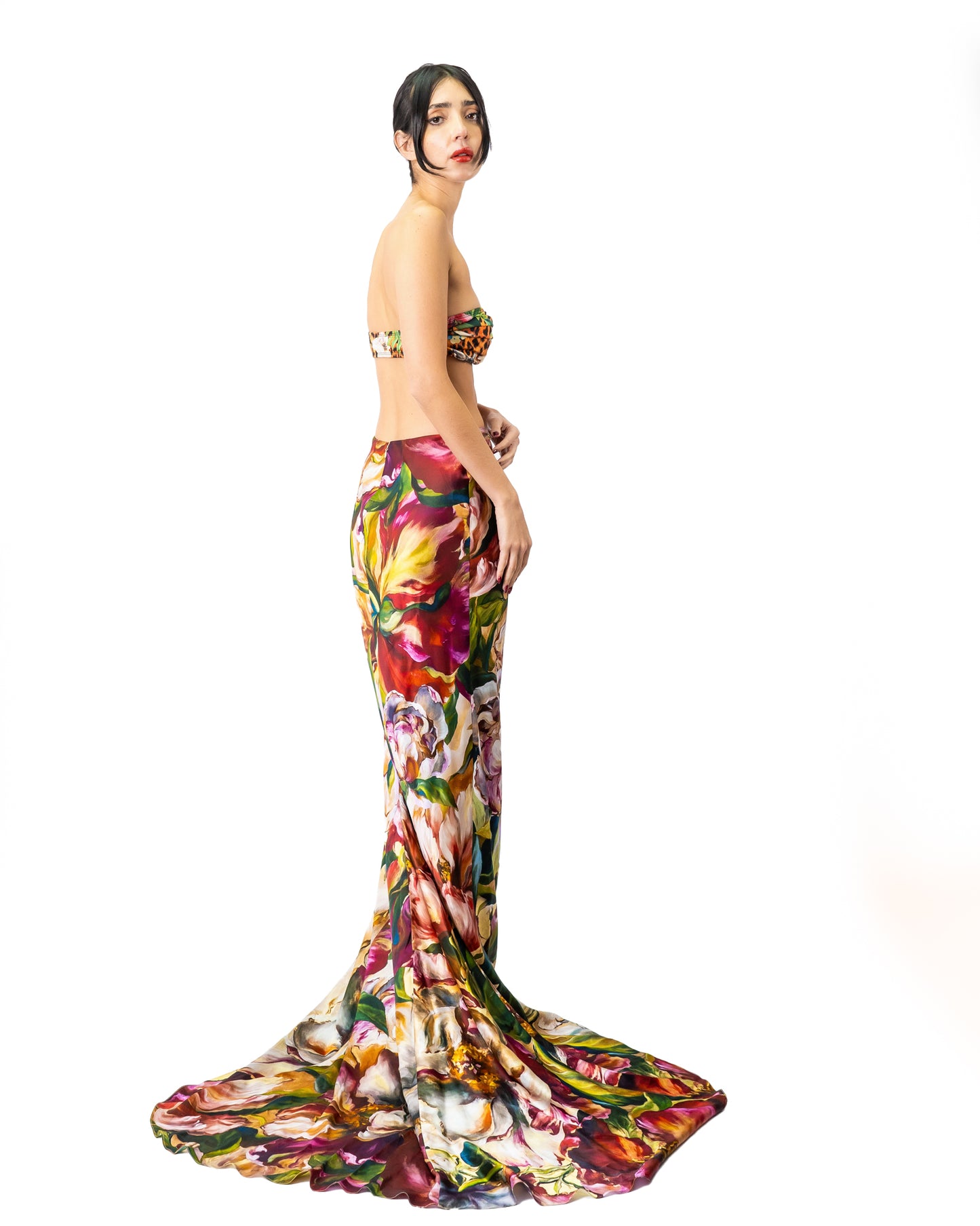 FALDA LARGA CON COLA