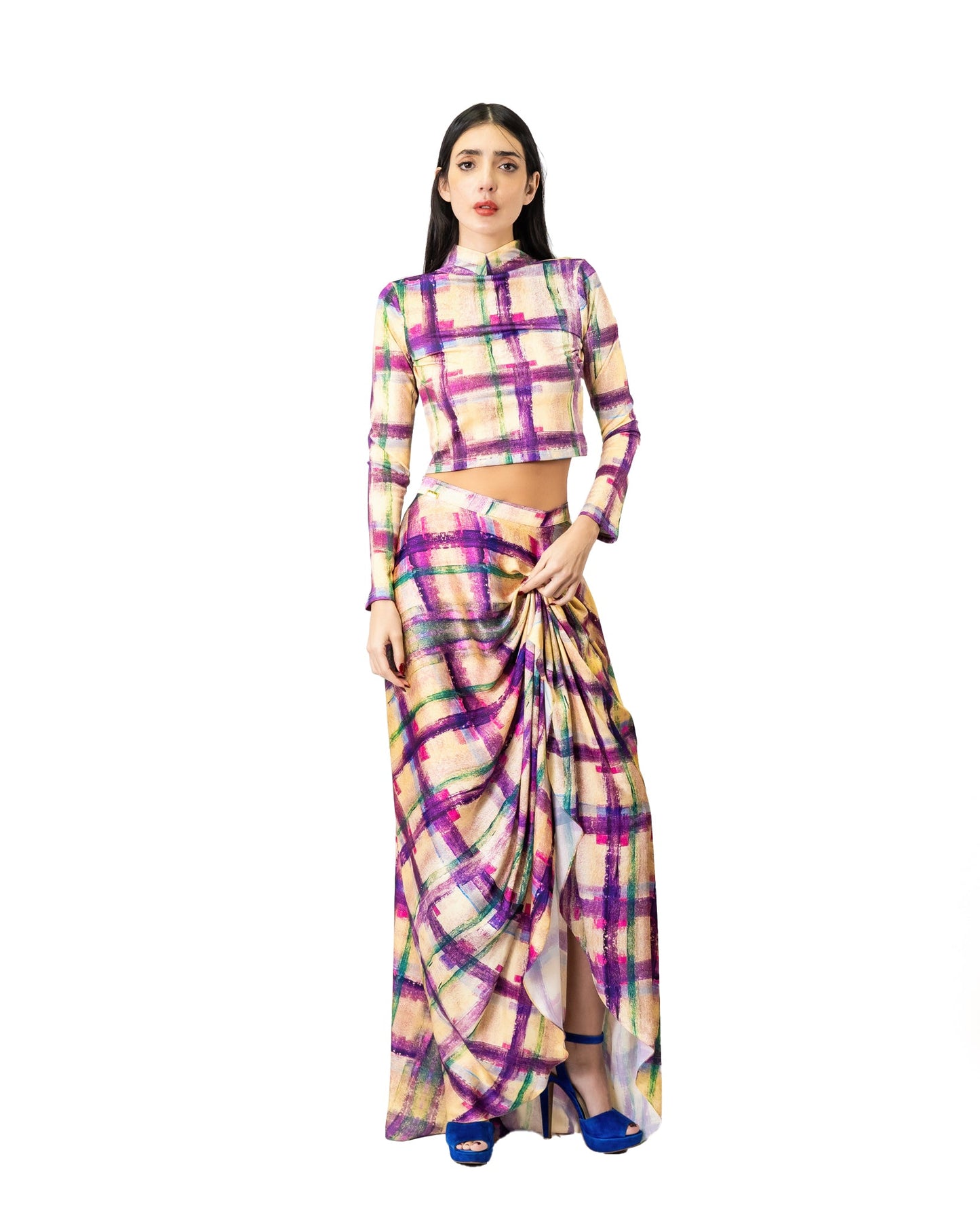 FALDA SEMI PLATO CON COLA RECOGIDA ESCOCESA