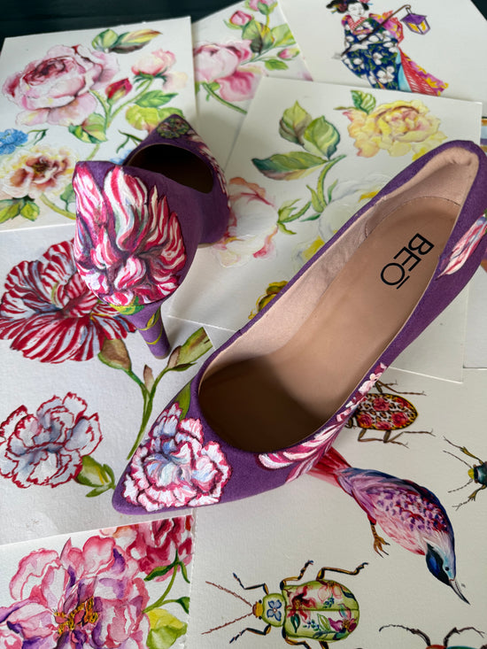 Stilettos morados pintados a mano BEO × Bad Sisters – edición limitada