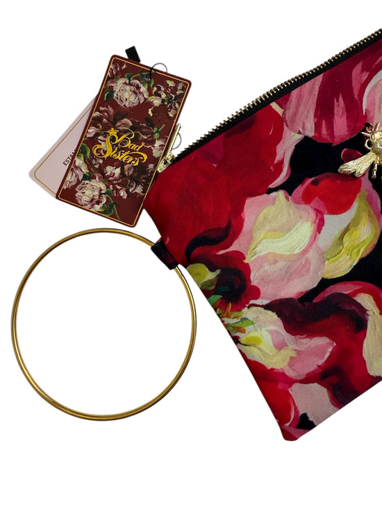 Clutch negro de rosas pintadas a mano con abeja bañada en oro