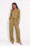 Conjunto Not pijama escocés oro verde | Bad Sisters portada