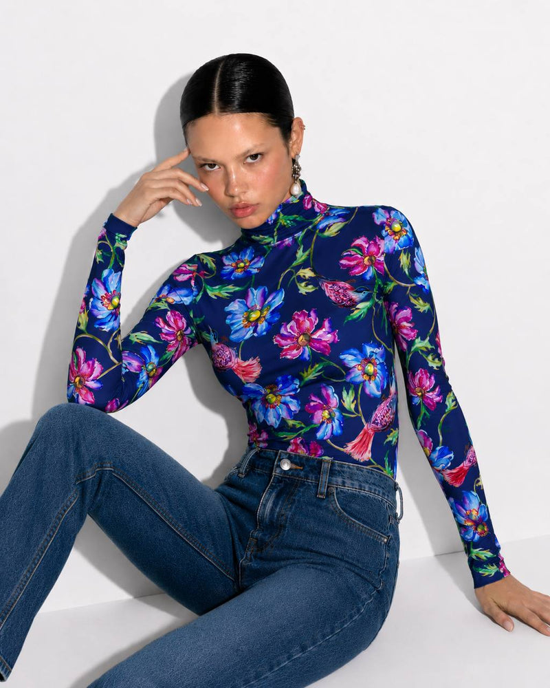 Beatle Blue Garden | Bad Sisters - look con modelo