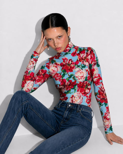 Beatle Rose Celeste | Bad Sisters - look con modelo