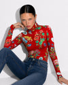 Beatle Rojo Botánico | Bad Sisters - look con modelo