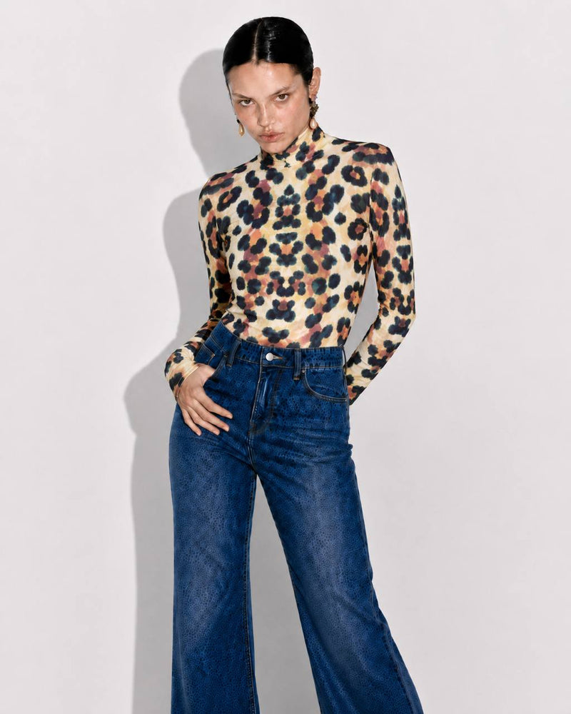 Beatle Leopardo | Bad Sisters - look con modelo