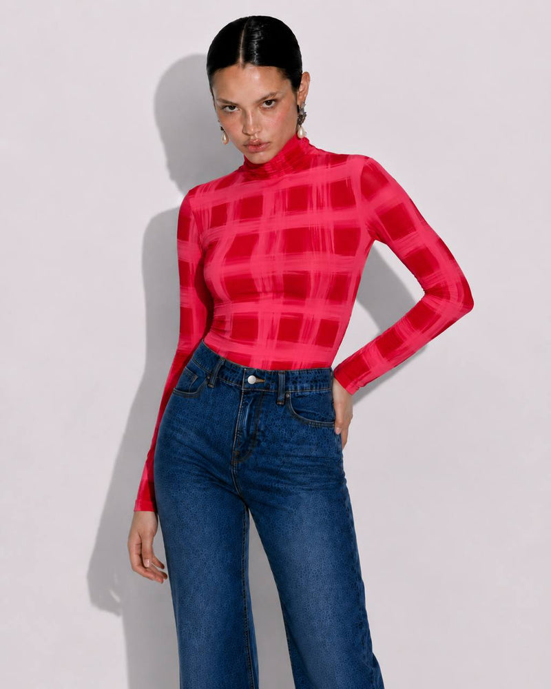 Beatle Escocés Fucsia | Bad Sisters - look con modelo