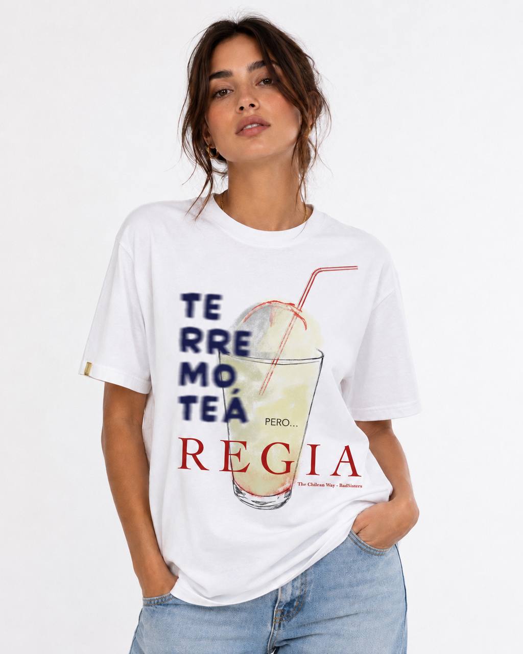 Polera Terremotea Bad Sisters en modelo
