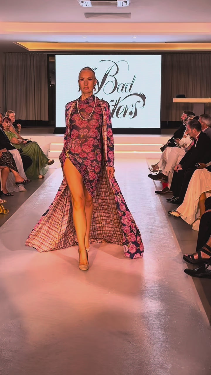 Cargar y reproducir el video en el visor de la galería, Kimono reversible con cola arte pintado a mano
