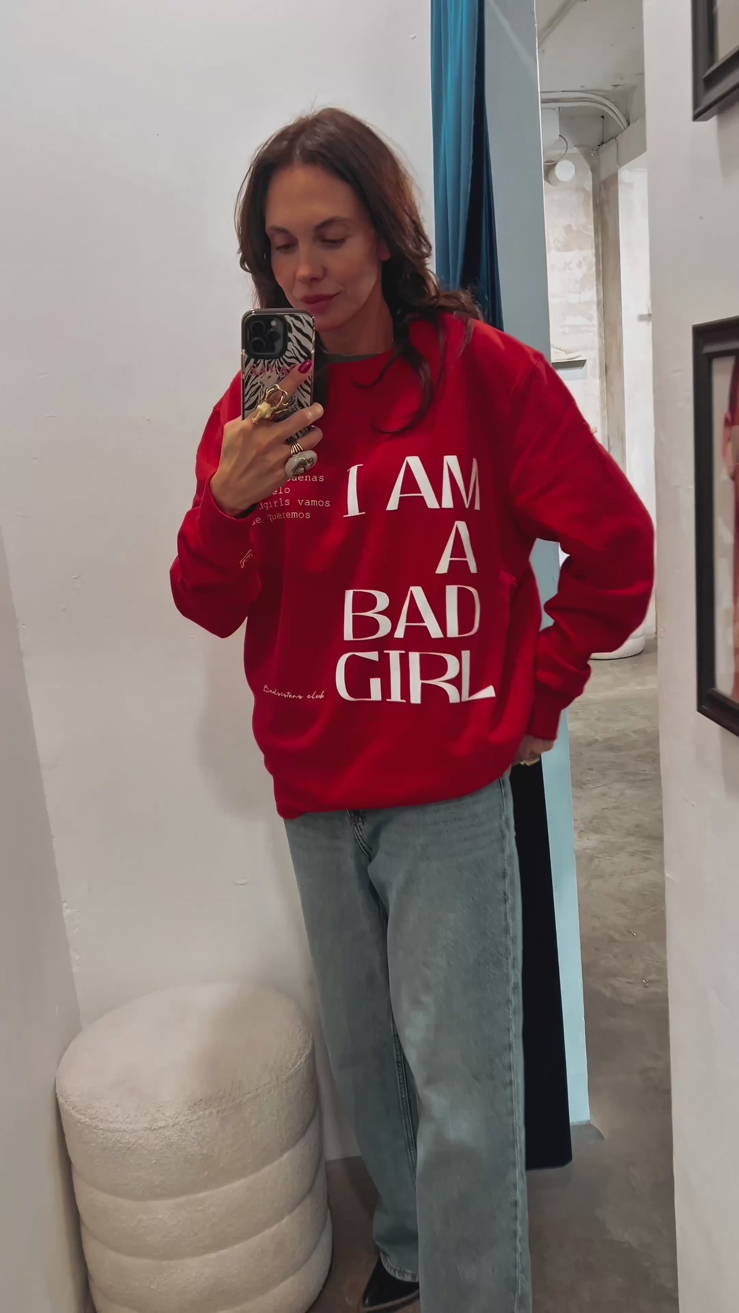 Cargar y reproducir el video en el visor de la galería, Polerón “I AM A BAD GIRL” – Edición Club                      (envío immediato!)
