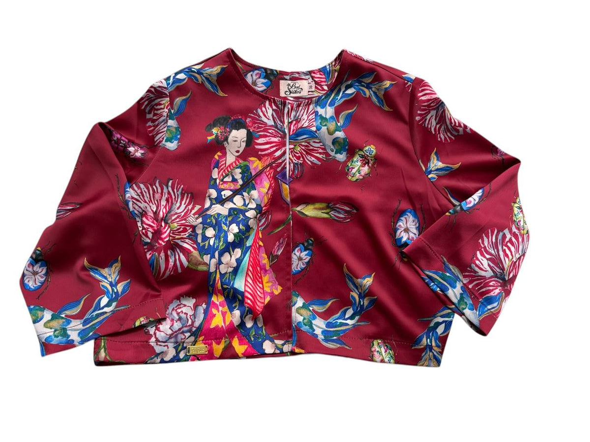 Vista posterior de tapado corte estilo Chanel con diseños pintados a mano