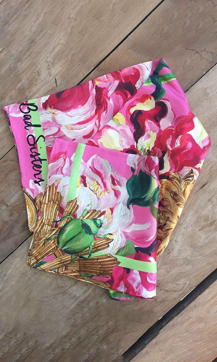 Pañuelo Rosas Rosado - Bad Sisters Design